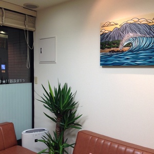 十波接骨院オリジナルアロマの香る待合室