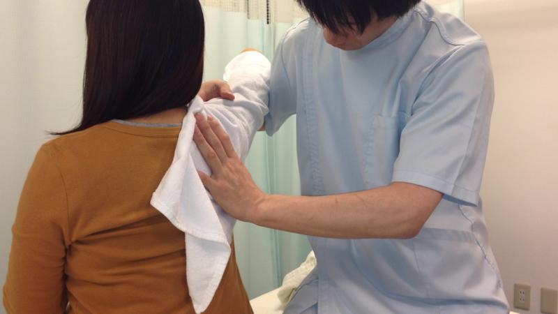 動きの悪くなった肩甲骨を調整する事で肩こり、首こりを解消！